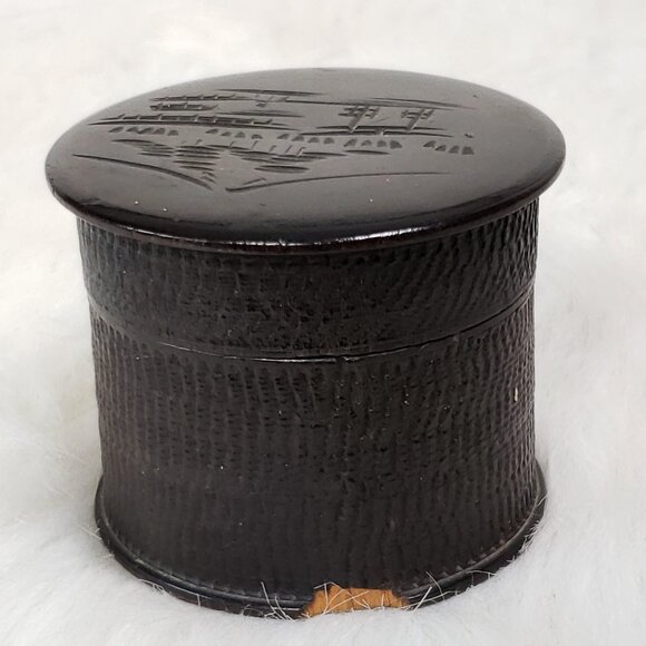 Small antique round wooden box etched lid Japanese scene  Vintage round wooden c - Picture 5 of 8